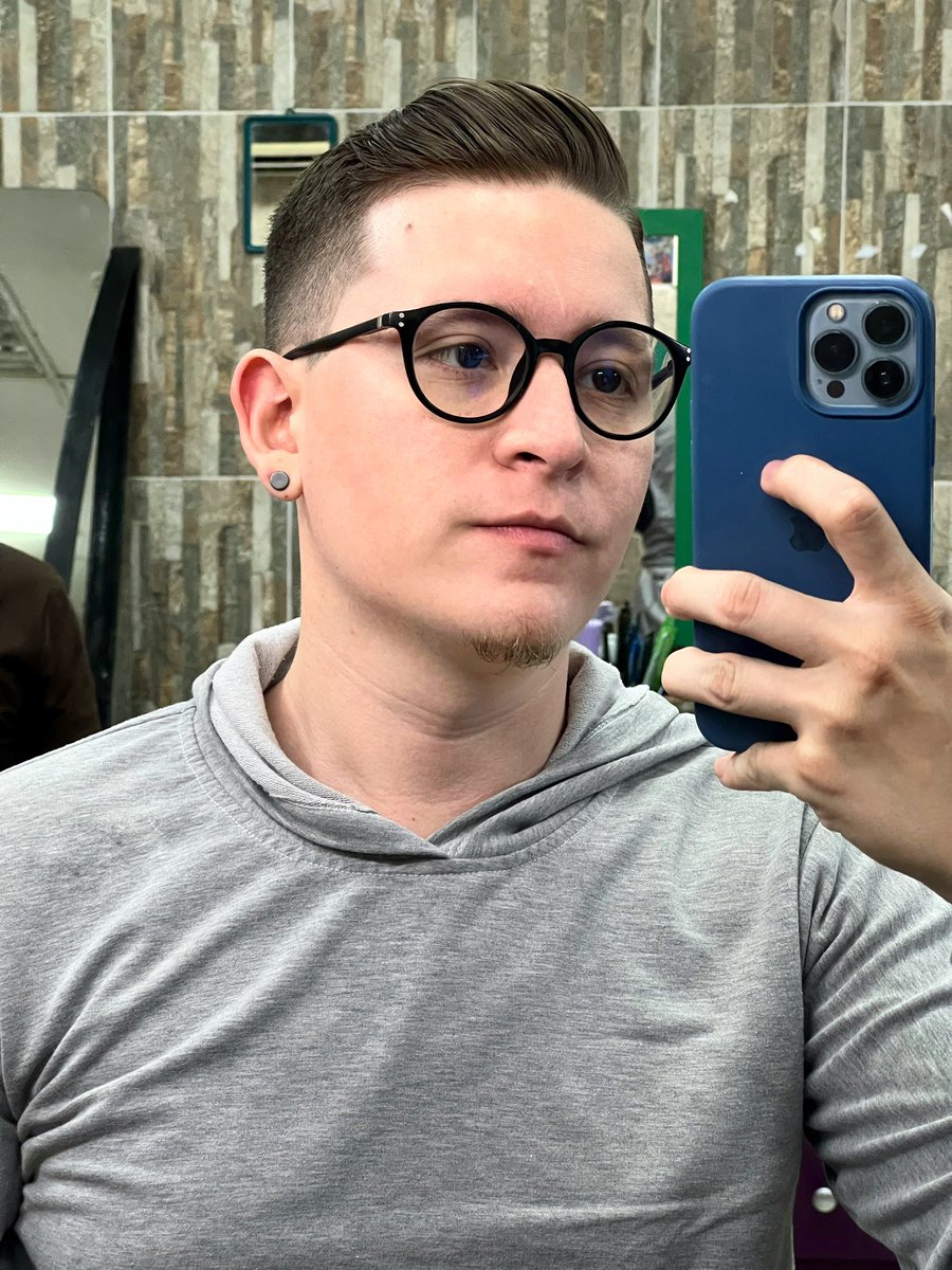 JeralthE's tweet photo. Bueno hoy el barbero hizo un buen trabajo 💈🔥 https://t.co/DVD3fiz3F1