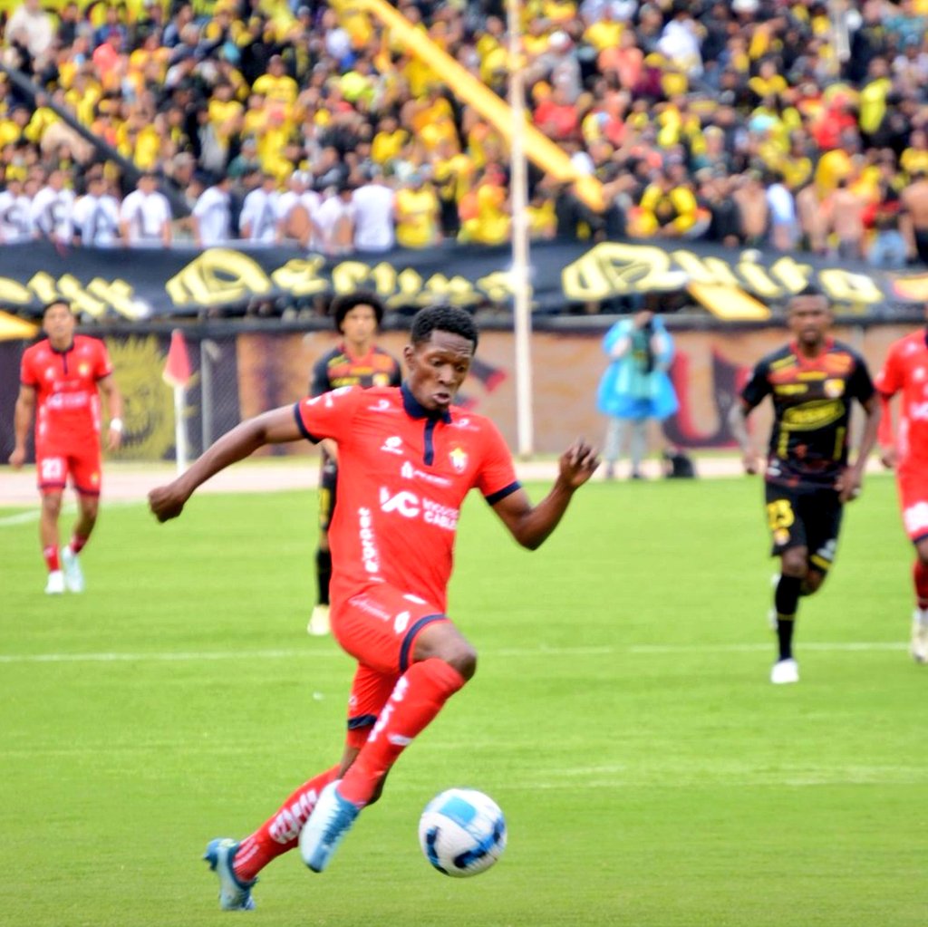 Minuto_Sport's tweet photo. La #tuquinha y el #loquinho marcaron para #ElNacho, un técnico de quina #Zuleta  le va ganando al técnico de #90Mil #Holan @elnacionalec tiene 2, @BarcelonaSC tiene cero al finalizar la primera etapa. https://t.co/mRijGiDmZT