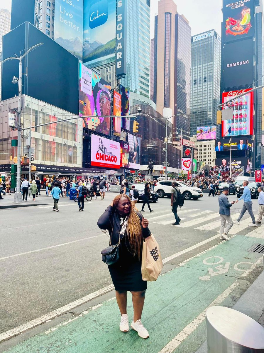MariamTendou's tweet photo. #InNYC J’ai du perdre 5 kilos rien qu’en quelques jours. Tellement j’ai marché … 🫢La seule façon pratique de réussir sa journée dans cette ville ! Et puis deux Spiderman qui m’accostent 😌
Dieu merci. Rentrée !
#NewYorkCity
🙏🏽✨ https://t.co/I4pyaYVOF0