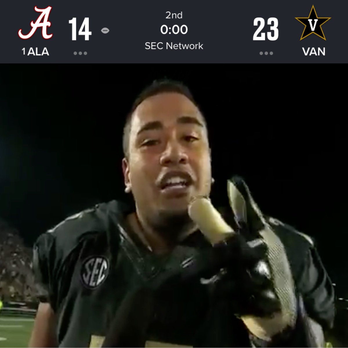 BleacherReport's tweet photo. VANDY IS PLAYING SOME SEC FOOTBALL 😤⚓️ https://t.co/zSQimbceMn