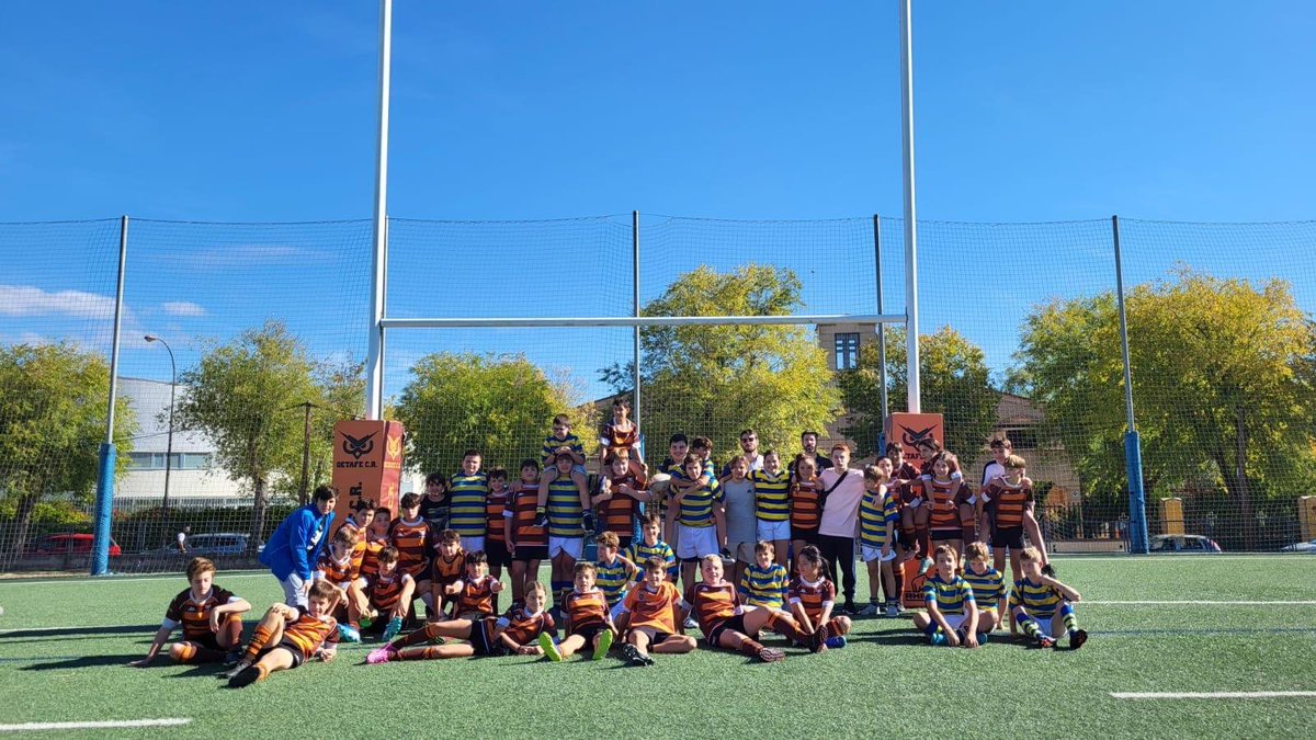rugbyrealcanoe's tweet photo. Un plan perfecto para el sábado: un amistoso con nuestros amigos de @getaferugbyclub. Grandes y pequeños han demostrado en el campo que jugando es como más aprendemos. Un partidazo en el que todos han participado y disfrutado.
#escueladevalores
#nutriasenacción
#vamoscanoe https://t.co/yQZk1lyywU