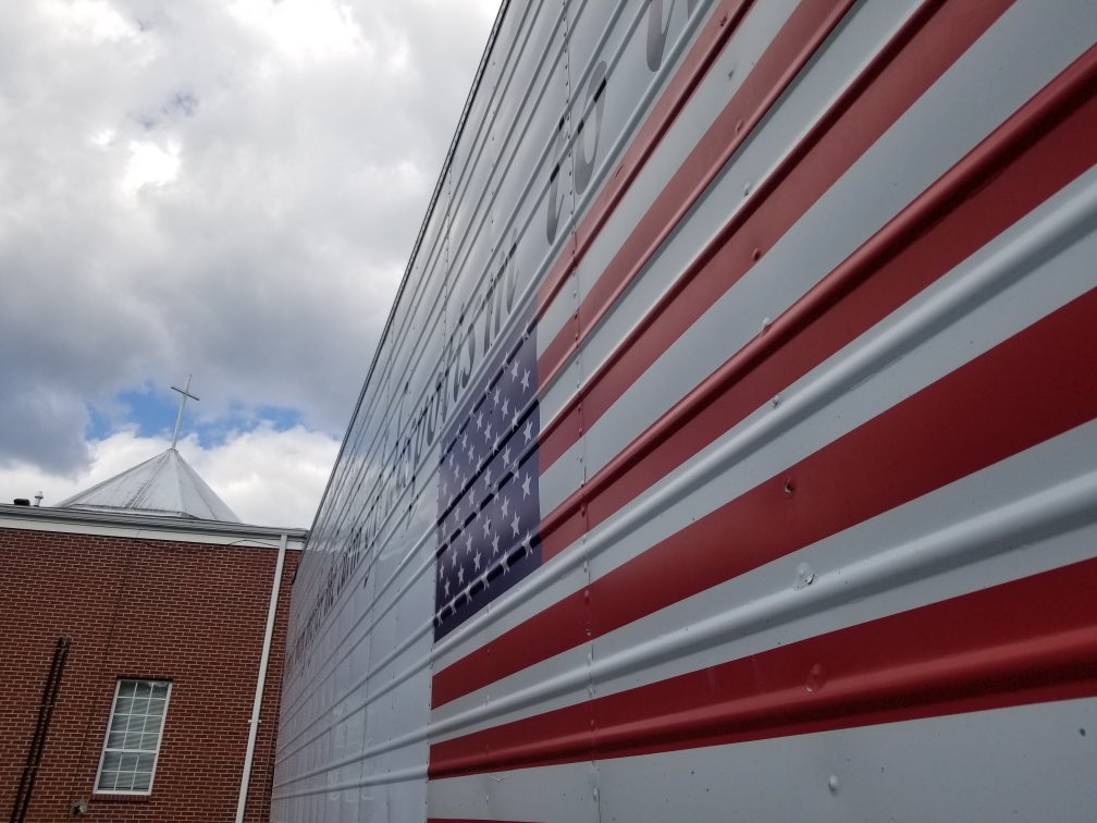 nextlvlprobull's tweet photo. Update!  Were headed to Swannanoa Christian Church outside of Asheville but a house was in the road.  Diverted and had to squeeze this trailer under a bridge.  Landed at Grassy Branch Baptist Church in Asheville and dropped 50k lbs of goods.  Off to another location.  Post soon. https://t.co/SB5PPUMS2B