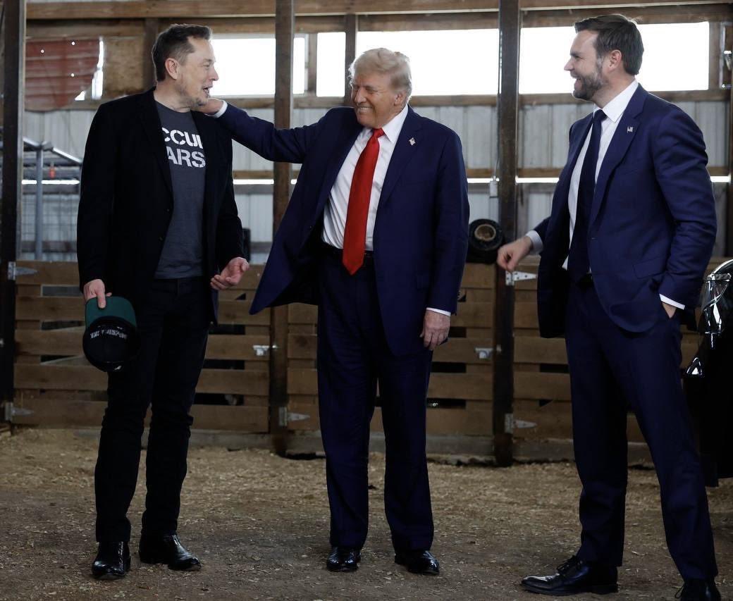 Blogicinc's tweet image. What do you think they are saying?

#TrumpRally #Butler