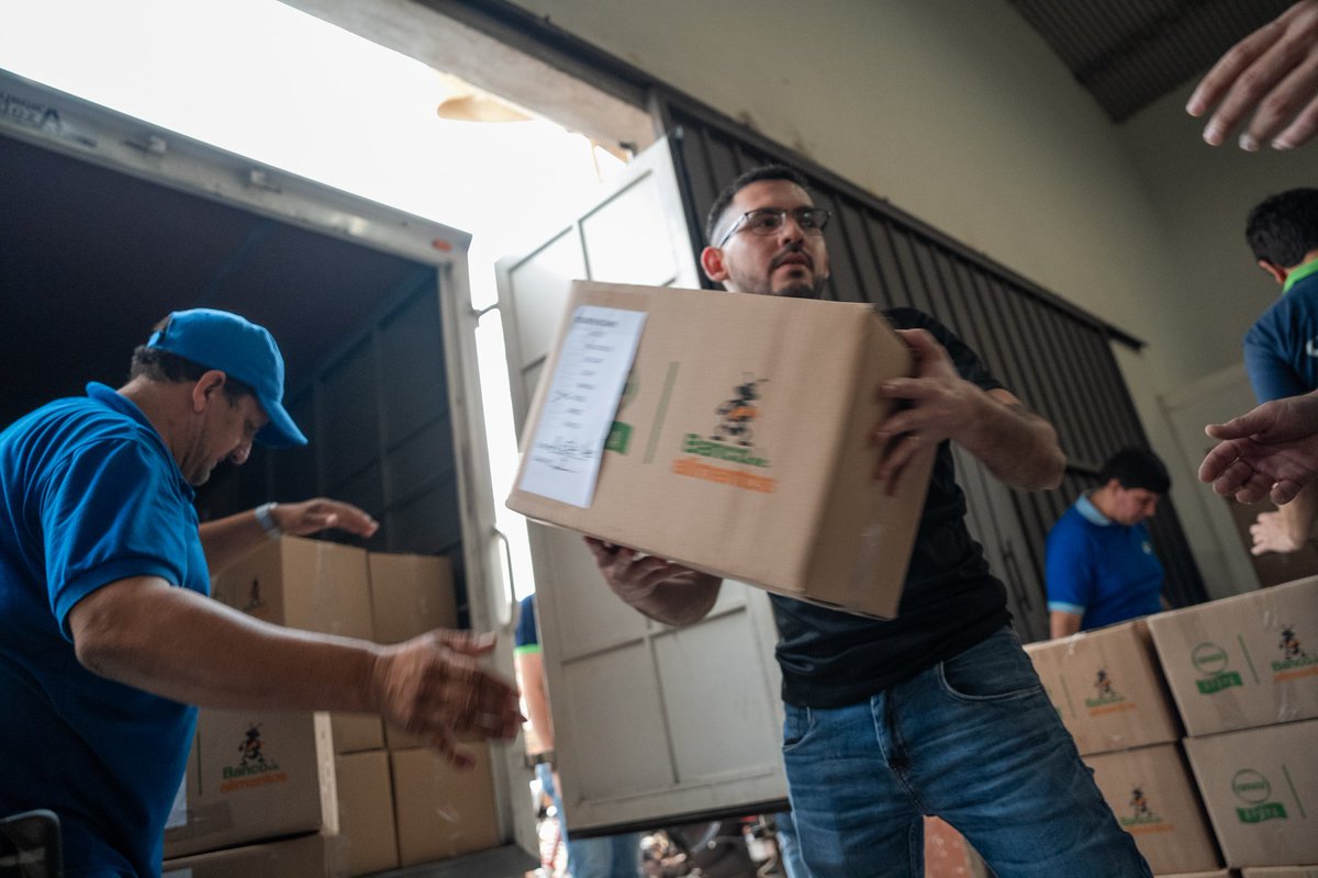 BdA_Py's tweet photo. 😁 Cada donación nos acerca más a nuestra meta.
🚛 Nuestro camión del Banco de Alimentos está en marcha recogiendo donaciones de los supermercados.
¡Gracias a todos los voluntarios y donantes que hacen esto posible! 🤝
#BancoDeAlimentosPy💚🐜
#20añosdeColecta🎂🎉 https://t.co/JOkDnLaEH0