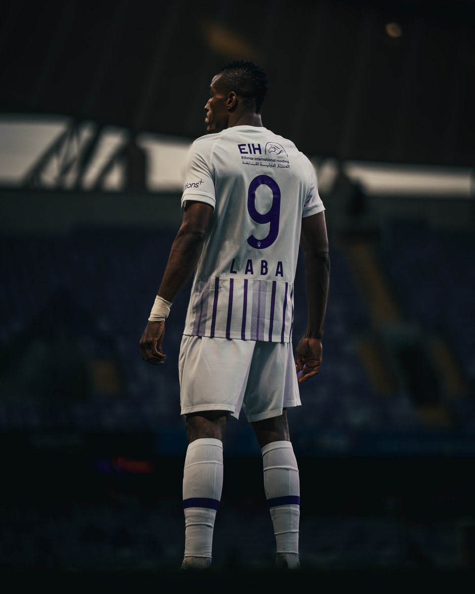 ia_a96's tweet image. أتَظنٌ انَكَ عِندَمَا أحَرقَتَني 
ورَقَصتَ كَالشَيطَانُ فوقَ رُفاتي 
وتَركَتني لِلذَارِيَاتِ تَذُرني 
كُحَلاً لِعَينِ الشَمس فِـ الفَلواتي
أتظنُ أنكَ قد طَمستَ هَويتي!
ومَحوتَ تَاريخي ومُعتقداتي؟
عَبثًا تُحاوِلُ .. لا فَناءَ لِثائرٍ
أنَا كَالقيامَةُ .. ذَاتَ يَومٍ آتِ #LP9 💜