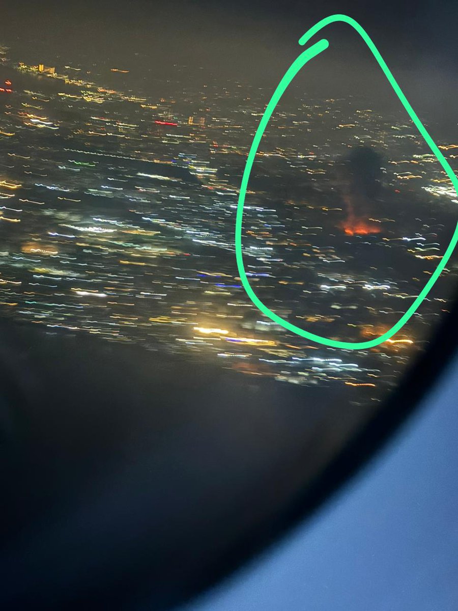 Hassan_alQadri's tweet photo. This picture was taken by my sister as she was on the plane leaving Lebanon. They are bombing nonstop. May Allah protect the people of Lebanon. https://t.co/GNorg0cvqE