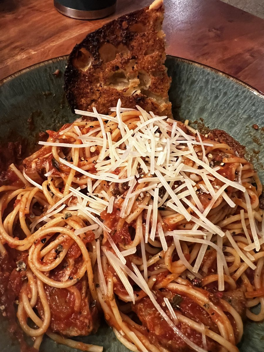 SchadDeb's tweet photo. Spaghetti and meatballs
“On top of spaghetti… all covered with cheese, I lost my poor meatball when somebody sneezed..”
#SpookySpectres
#saveLockwoodandCo
Portland Row is our Home
Lockwood and Co
#CanceledbyNetflix