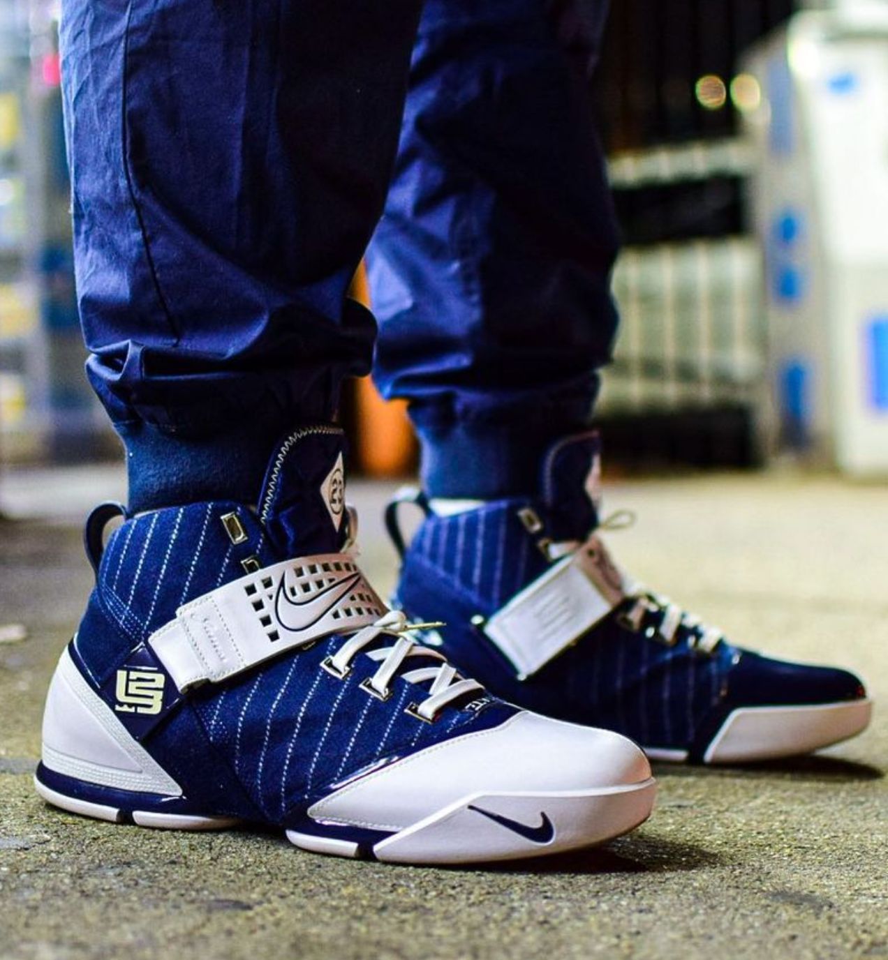 Sneaker News on X Nike Zoom LeBron V Yankees 2008 Do the Yankees take Game 1 against the Royals https t aVx8sRoh0p X