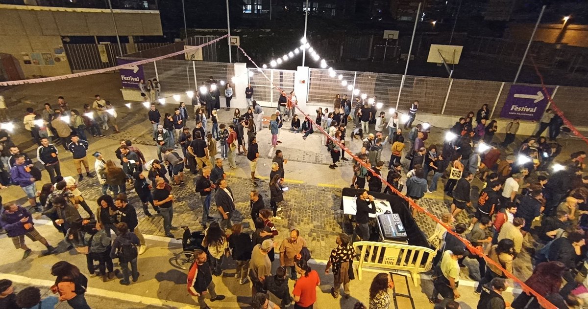 <a href="/latempestacoop/">latempestacoop</a> <a href="/DiablesStAndreu/">Diables de Sant Andreu</a> <a href="/diablesmercadal/">Mercadal Infernal</a> <a href="/XES_SantAndreu/">XES Sant Andreu</a> <a href="/bibcanfabra/">Biblioteca Ignasi Iglésias-Can Fabra</a> <a href="/laregadorasccl/">La Regadora SCCL</a> <a href="/NoMarxem/">Veïnes de Pons i Gallarza</a> <a href="/properess/">Comunalitat ProperESS</a> <a href="/capapeus/">De Cap a Peus 🎗️</a> 🎶La nit ha començat a ritme de <a href="/lasalsapunkor/">The Salsa Punk Orkestra</a> !

#10anysdHarmonia