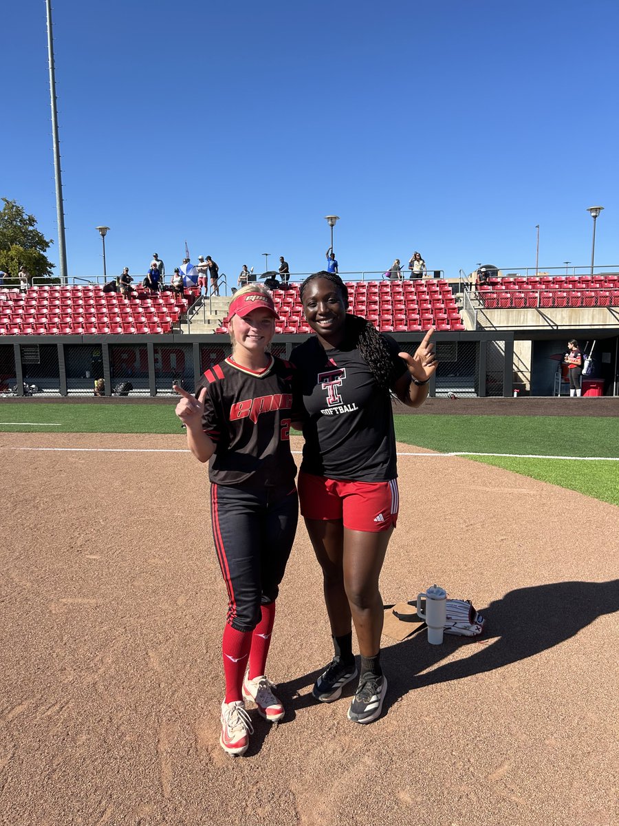 Lainey Gibson tweet media