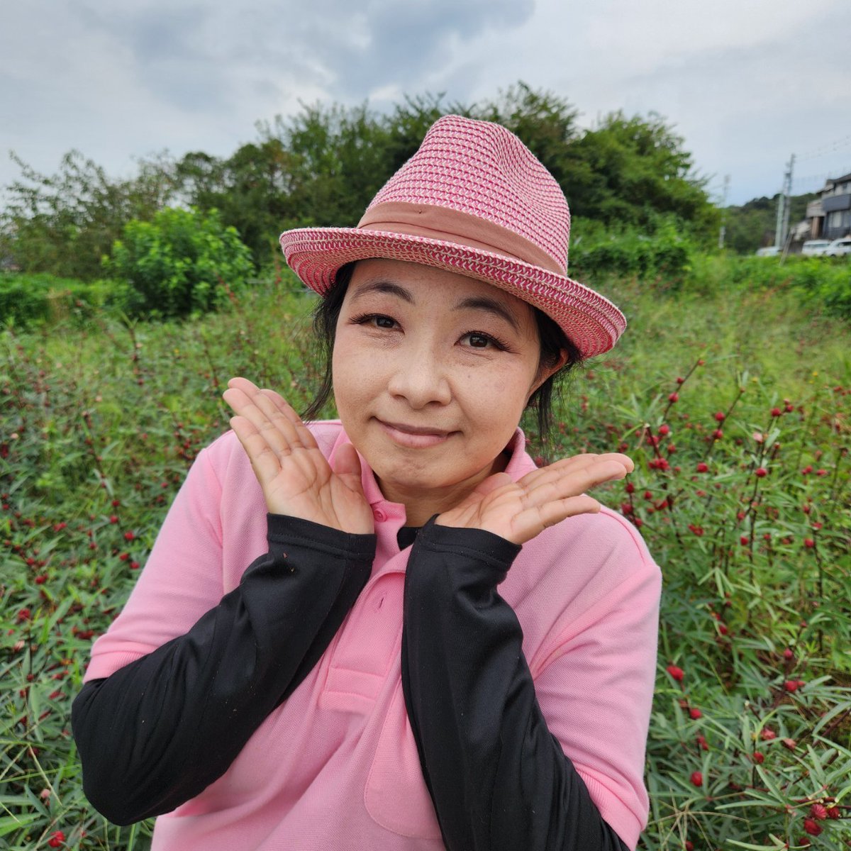 mayonay_tajimi's tweet photo. ローゼル収穫なの〜🌺
#岐阜県 #岐阜 #美濃 #東濃
#多治見市 #多治見 #暑い町
#tajimihot
#ローゼル #Roselle
#紅葵 #紅アオイ #洛神花
#ローゼルつながり
#農業 #農作業 #農園 #農作物
#花畑
#ヤビー #マヨネー
#FanFunFarm
#mayonay #YABY https://t.co/6VmPQ69R4F