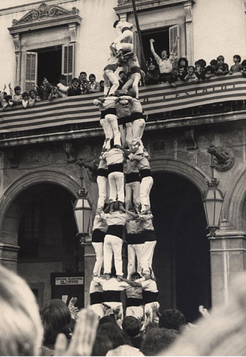 unaiestivi's tweet photo. Del 28 d’octubre del 1979 al 5 d’octubre del 2024
150 aletes de carro gros de color groc terrós
@bordegassos #castells https://t.co/H3gXAfUlpH