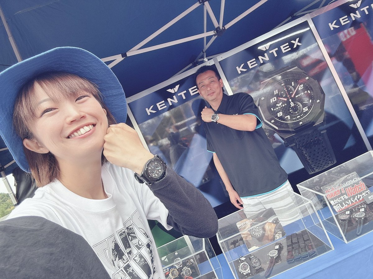 nyanba_youka's tweet image. ブースのお向かいは私も使わせて頂いている時計の「moto-R」を取り扱う #KENTEX    さんです✨

大事なイベントの時の一張羅で #WILDWING さんの青ステッチブーツと時計を合わせるのが好きな難波です^- ·̫ -^

ぜひ実物見てみて下さいね(*´◒`*)

#motoGP #JapaneseGP