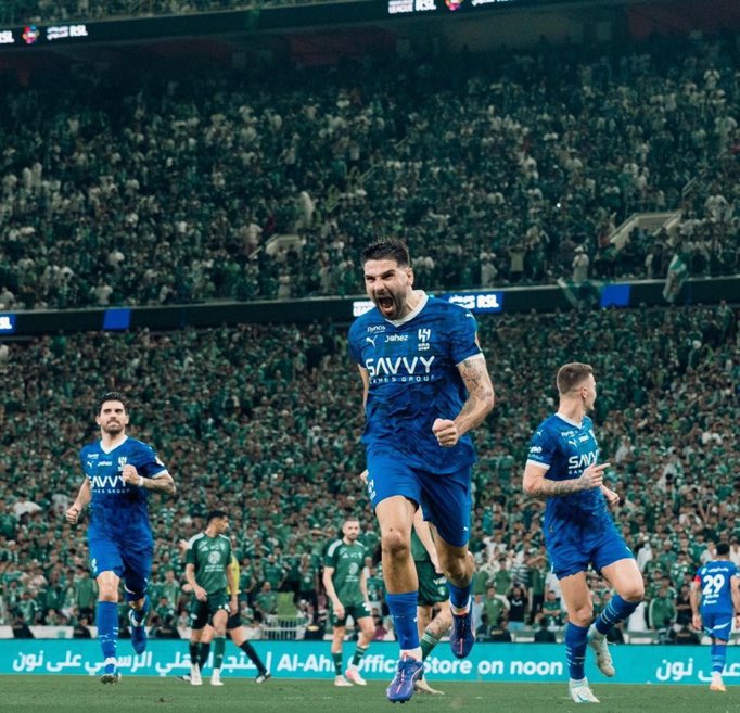 I_Noureh's tweet image. الأفضل في صورة 🤤💙🤍

#الهلال_الاهلي #ميترو #نيفيز #سافيتش