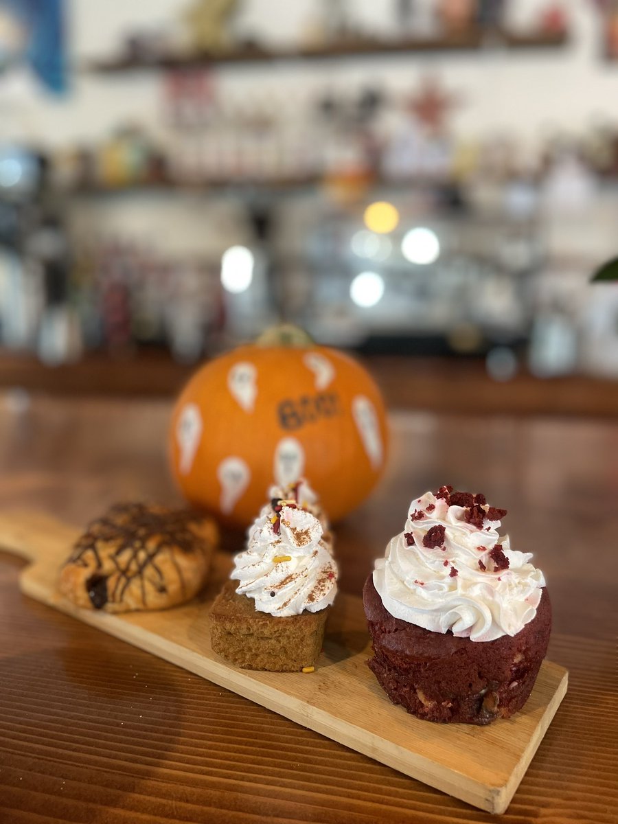 Treats only no tricks here 🧡🍂🎃