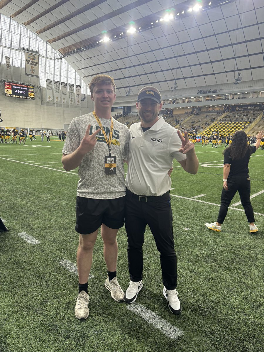 AustinMFlaherty's tweet photo. Blessed to receive an opportunity from the University of Idaho to continue my football career @PrepRedzoneID @PGregorian @PlayBookAthlete @247Sports @therealjqkenyon @BorahAthletics @BorahFootball @BrandonHuffman @208ITTA @boisesportstalk @IdahoRecruitHub https://t.co/ATbV7WRxjm