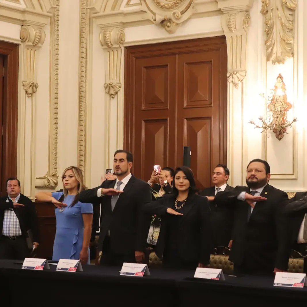Celebrando la Octava Sesión Pública y Solemne de Cabildo, me complace expresar mis felicitaciones al Presidente Adán Domínguez Sánchez por los logros alcanzados durante su gestión.