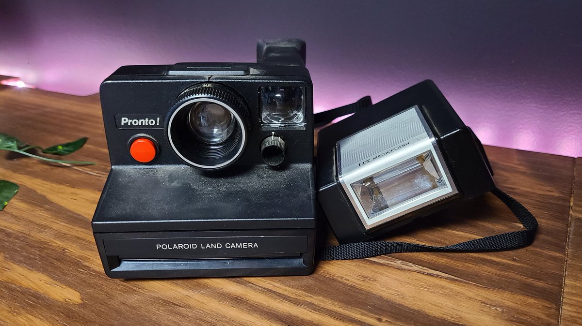 Needs a clean but look at today's yard sale find for $3! 😍