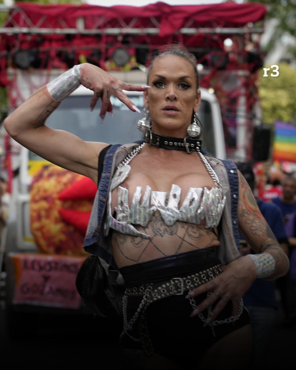 Rosariotres's tweet photo. 🏳️‍🌈 ROSARIO CELEBRÓ EL ORGULLO 🏳️‍🌈

🎉 La máxima movilización de visibilidad LGTBI+ en Rosario se celebra para reafirmar la libertad y la diversidad. Comenzó a las 13 con una feria en la plaza Libertad y siguió la procesión hasta el Monumento a la Bandera.

https://t.co/DG2HtGQJEc https://t.co/URnyqLpFiX