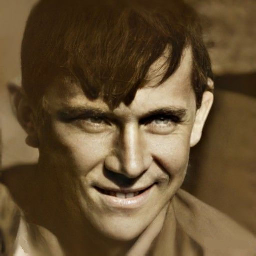 Un 5/10/1896 nació ERNEST "ENNIS" HAYES, el segundo jugador mas ganador y goleador de toda la historia del primer equipo de fútbol masculino de ROSARIO CENTRAL.
- 19 veces campeón 
- 158 goles en 194 PJ
- Debutó en un clásico perdido, se retiró en un clásico ganado.