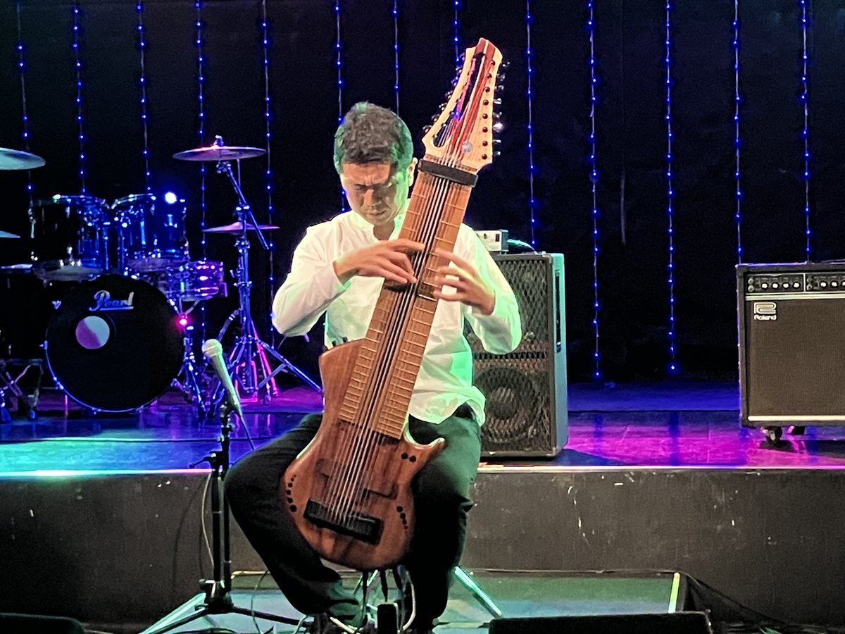 higeoyazi_65's tweet image. Caepomのカリンバでみんなでちゅう♫って歌って大笑い
このみちゃんの心地よいリズムのアコースティックギターに天使の歌声で涙して
KaiさんのKUBOの指さばきでのとてつもない素晴らしい演奏と〆の低音に毎度ウオー！ってなり

フロアに広がる贅沢な音
カラダに良い音ここにあり。
ご馳走様。