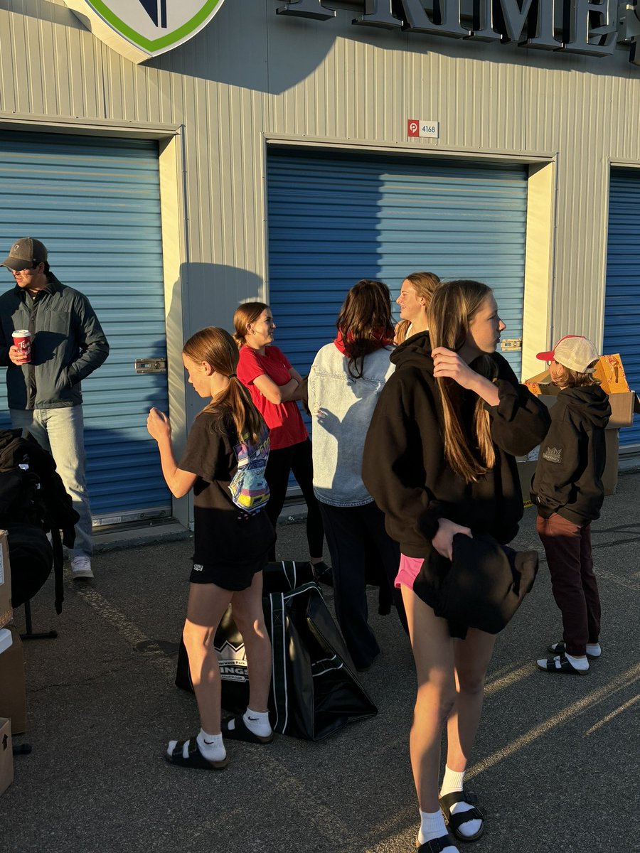 SPKAC_Royals's tweet photo. The Royals were excited to get all geared up for the season earlier this week! A big shout out to all the volunteers that helped with @SPKAC_Official apparel night!! #AFHL #SPKAC https://t.co/4Qnwl5Reml