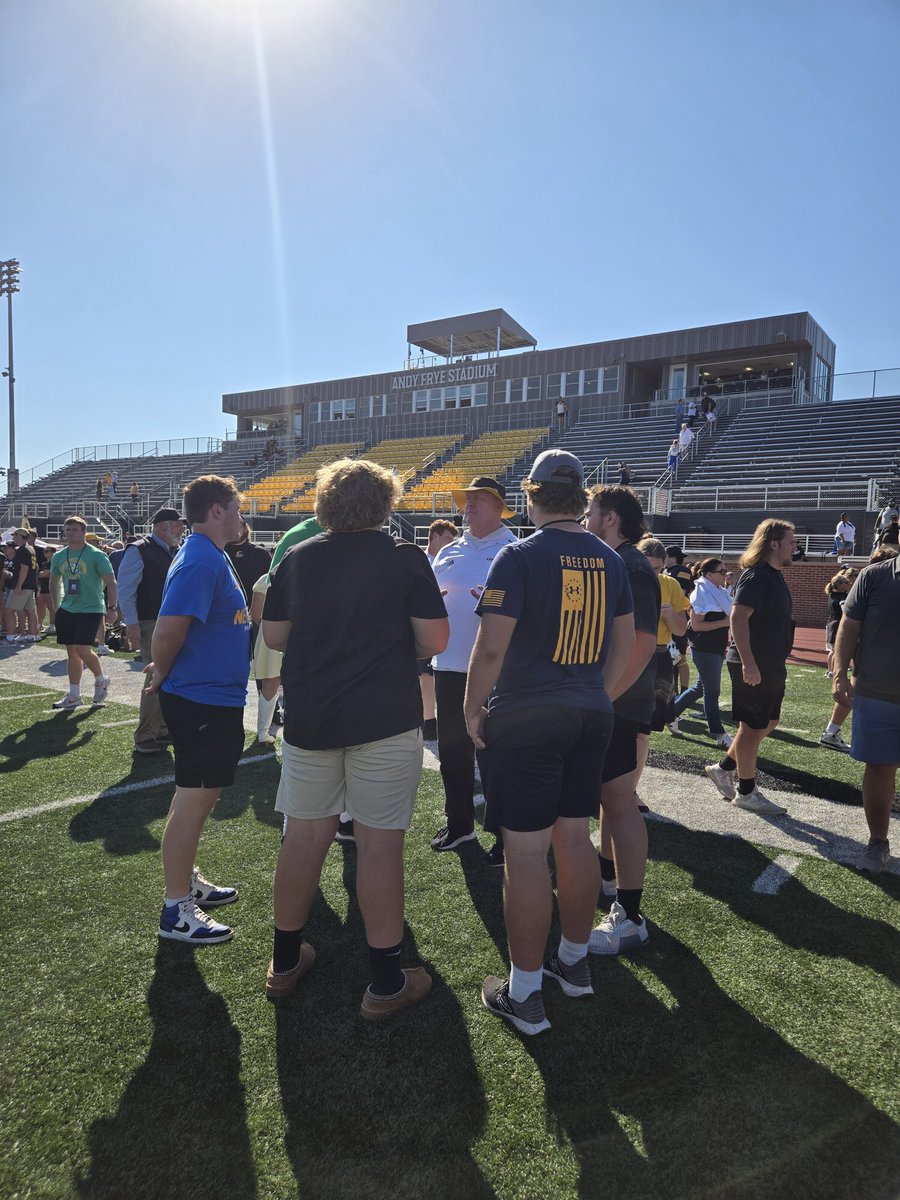 I had a great time watching <a href="/CentreFootball/">Centre College Football</a> today. Was super excited to be back on campus. Thank you @CoachLash <a href="/RobertCouch/">Robert Couch</a> <a href="/CoachPLew/">Parker Lewis</a> for having me back! <a href="/MCTigerFootball/">Macon Co. Football</a> <a href="/KyleShoulders/">Kyle Shoulders</a> <a href="/DrewParkerScott/">Drew P. Scott</a> <a href="/sxgyoung410/">Spenser R Young</a> <a href="/smcorbitt/">Coach Corbitt 🏈</a>