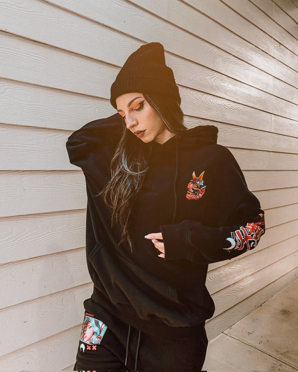 sailorbeeee's tweet photo. Excited to share that I've teamed up with @shopuwumarket to bring you new merch featuring my signature sailor samurai artwork!!! ✨ Just in time for cozy weather too!!

You can shop the collection here: https://t.co/umKJl0gnqy https://t.co/ayHqL8wfvS