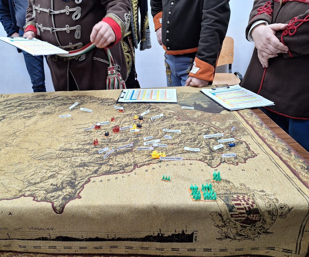 騎兵文化継承団体の集会で行われる戦史研究のワークショップ、司令部感があって好き