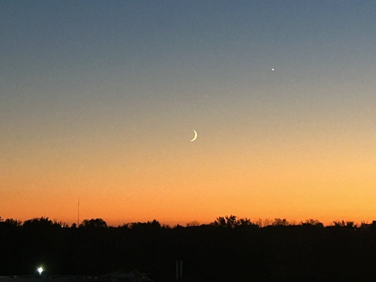 Wardpro63's tweet photo. Sunset +34 minutes #ldnont https://t.co/Z4rKj0J5Dx
