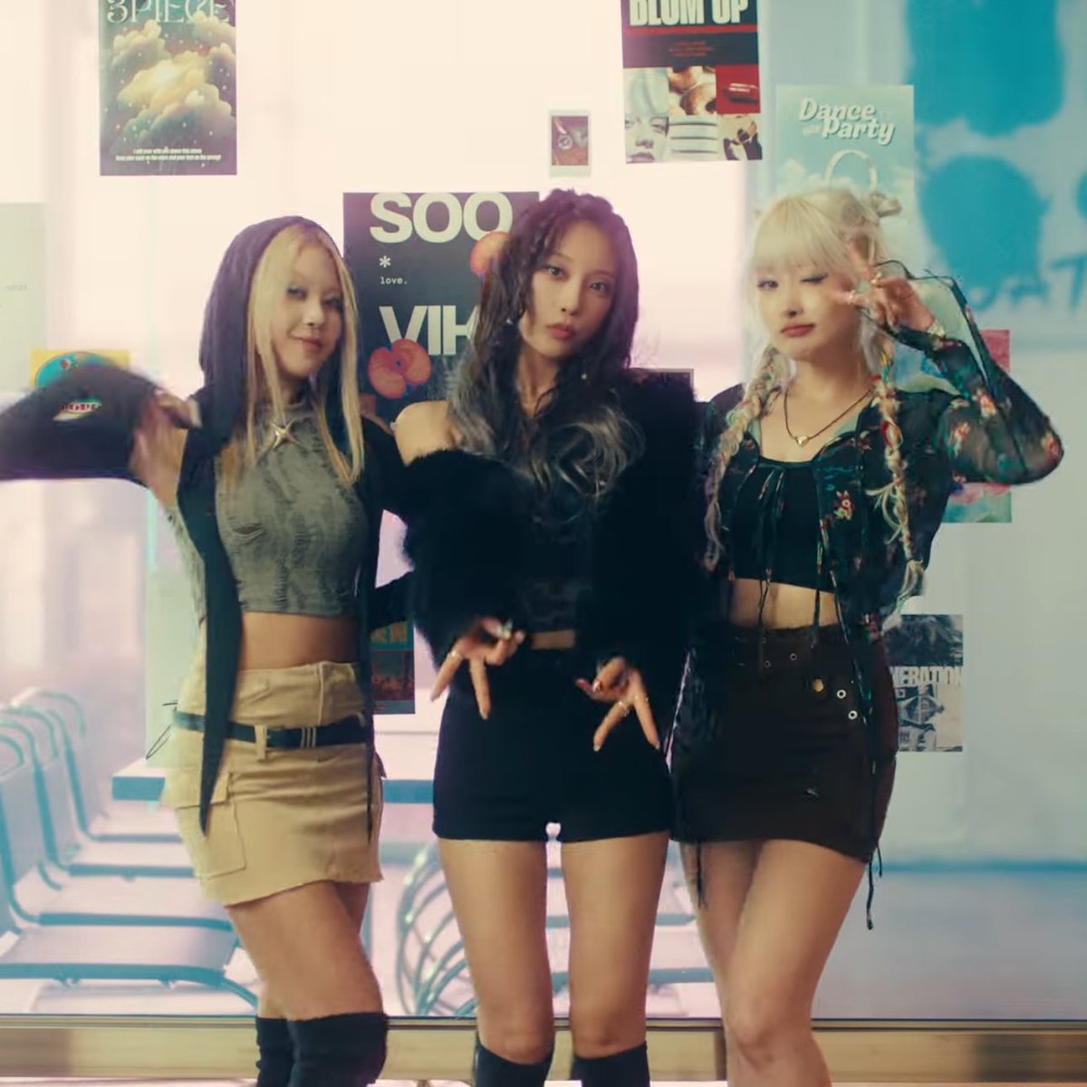 3pi3ce's tweet photo. light up sound is literally so unique kpop has needed 3piece https://t.co/qzbMKH8k1W