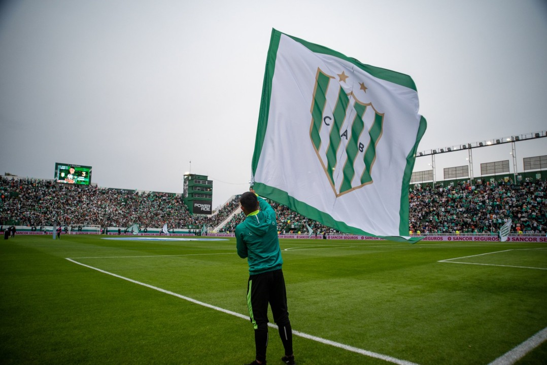 NUNCA SUBESTIMEN AL SOCIO Y AL HINCHA QUE VA A TODOS LADOS...CONTANDO LAS MONEDAS EL QUE PAGA LA CUOTA... Y QUE SIEMPRE GANE BANFIELD...

ARRIBA EL TALADRO ETERNO 🇳🇬

Felicitaciones <a href="/UnidadBanfield/">Unidad Primero Banfield</a> @matumariotto