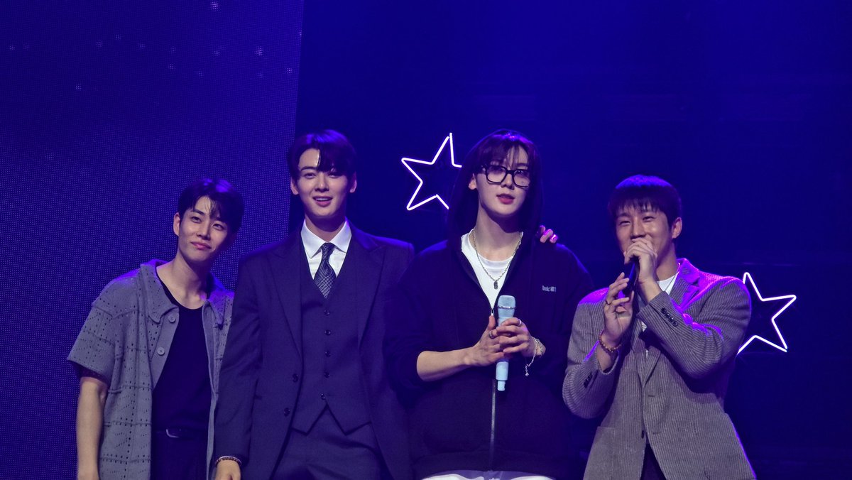 S2_eunwoo's tweet photo. 241005 YOON SAN-HA FANCON 
[Dusk Till Dawn］ in Seoul

가족스트로🧡💚💙❤️💛💜

 #산하 #YOONSANHA #DuskTillDawn
#MJ #진진 #차은우 #윤산하
#ASTRO #아스트로 #DUSK  @offclASTRO https://t.co/aGMNu1pzFC