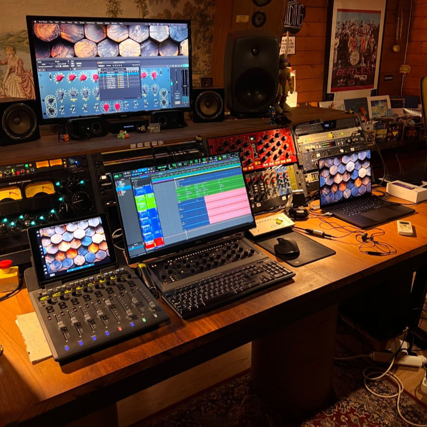 AvidProTools's tweet image. 🎧 Control!
📷 instagr.am/gsumergidas
▶️ avid.com/pro-tools
 
#musicstudio #studio #studiosetup #musicproduction #daw #avidprotools #protools #avid