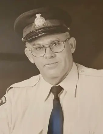We are deeply saddened to learn of the passing of Retired Constable Tom Osborne, who honorably served the Gananoque Police Service for 30 years. Our heartfelt condolences go out to his family and friends during this difficult time. His legacy of service will not be forgotten.
