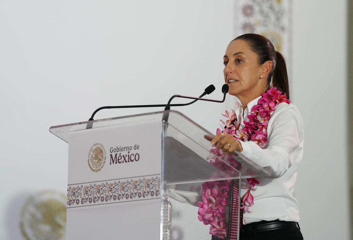 apoyosbienestar's tweet photo. En Morelos, como parte de su primera gira, la presidenta Claudia Sheinbaum reiteró la continuidad de todos los #ProgramasParaElBienestar y la incorporación de nuevos apoyos. Resaltó que el próximo lunes 7 de octubre inicia el registro para la Pensión Mujeres Bienestar a nivel nacional. 👏🏻🧓🏼

🔗 Todos los detalles: https://t.co/V3nwBoUaCX