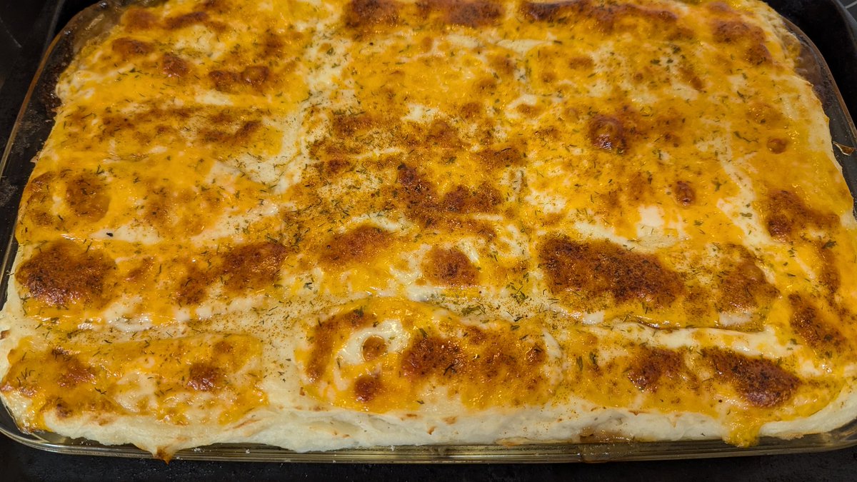 machine_slave's tweet photo. One bubbly, cheesy farmer's pie 😋 #ILoveToCook #FoodPorn https://t.co/bFyHrF4VdI