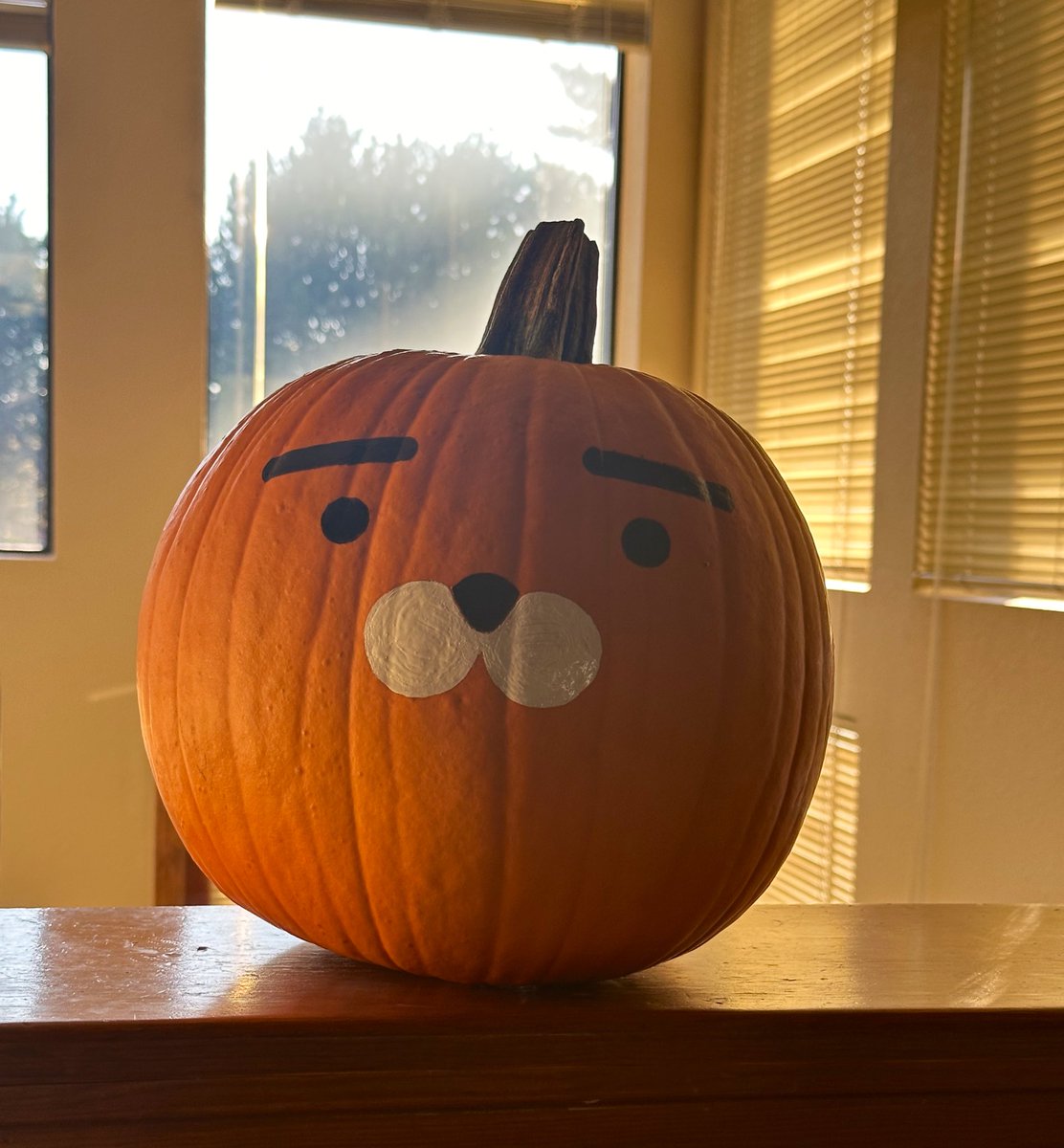 남편이 평범한 미쿡 호박으로, 라이언 호박을 만들어 줬다. ㅎㅎㅎ