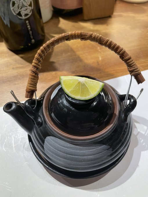 昨日は担当作家さんと打ち合わせ🍻
今年も土瓶蒸しにありつけた🤤 