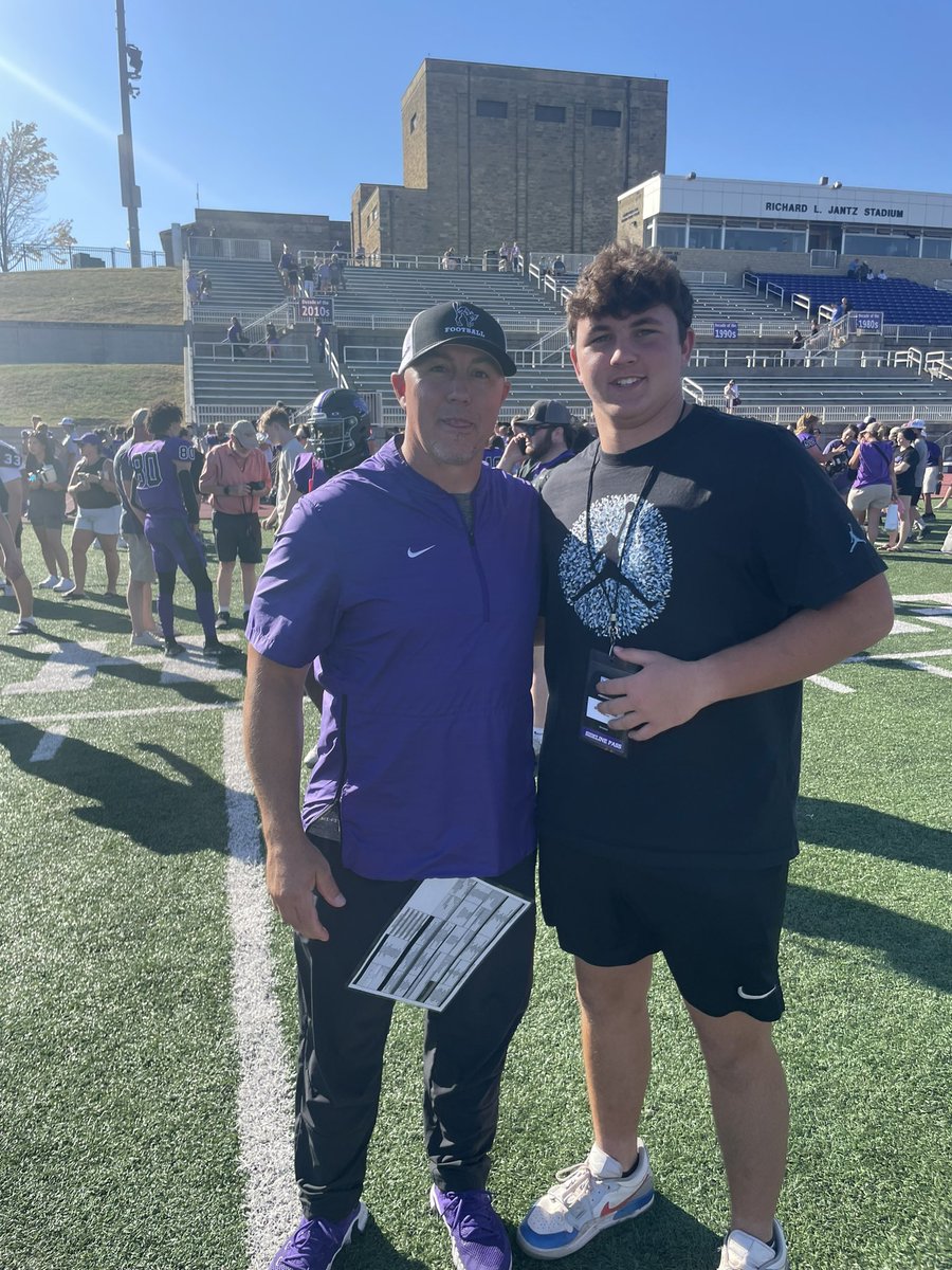ConnorBarton50's tweet photo. Had a great time visiting @BuilderFootball Thanks for the invite @CoachStrongSC @CoachGriffSC @CoachPlattHHS @CoachBliek @CoachGeorge5 Also had great time seeing @carson_riney sling the rock https://t.co/C07ruFsYwJ