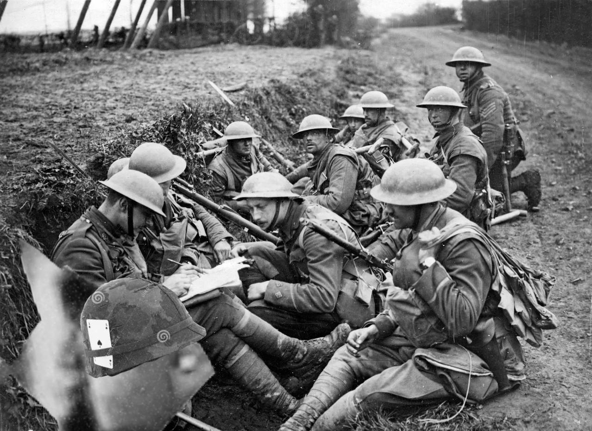 Earliest known photo of Fis in the trenches...