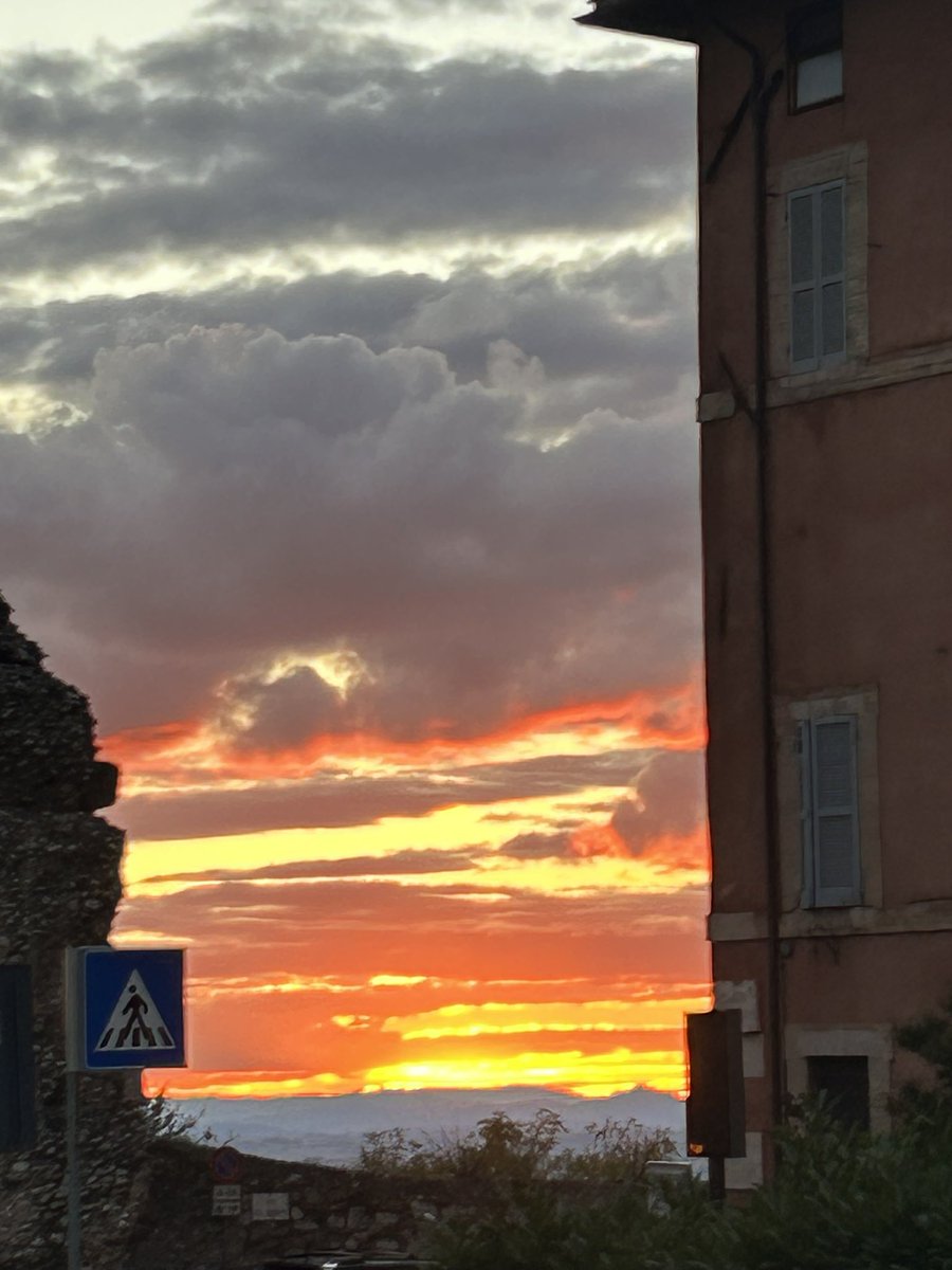 Tramonti #Assisi ❤️💙 #Umbria 💚