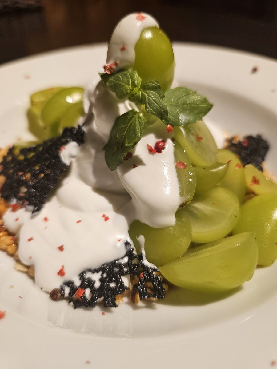 BistroCiel's tweet photo. シャインマスカットのお皿パフェ
もうすぐ終了しますので
まだ食べてないよ～って方は
お早めにご来店くださいませ✨ https://t.co/kVN3NhN9J3