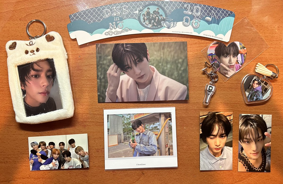 fob8888's tweet photo. Fun cupsleeve event at Sweet Moments for #DKB!   Great meeting you,  @lovebbcafe  - thanks for all the cute freebies!!   So excited to see DKB tomorrow 💕

#다크비 #이찬 #EChan #디원 #D1 #GK #지케이 #희찬 #HEECHAN #룬 #LUNE #JUNSEO #준서 #YUKU #유쿠 #HARRYJUNE #해리준 #dkbtour https://t.co/wUAxKf4XpI