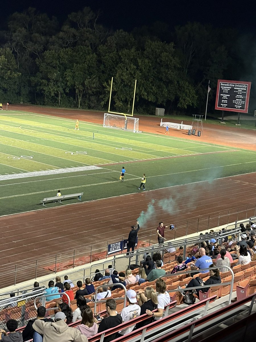 AdnanBasic19's tweet photo. yes pyro yes party!
@ChicagoHouse_AC 1-1 @EdgewaterCastle
#UpTheHouse #gorooks #USOpenCup https://t.co/iglm8qZwuC