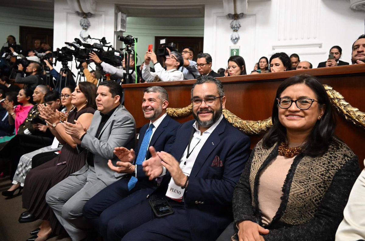 Fer_MercadoG's tweet photo. Durante la toma de protesta de nuestra querida Jefa de Gobierno  @ClaraBrugadaM, también tuve el gusto enorme de saludar a mi estimada Presidenta @Claudiashein.

La transformación llegó a la #CDMX. 

#EsTiempoDe Mujeres

La Transformación llegó a La Magdalena Contreras https://t.co/DkLj9w9w6h