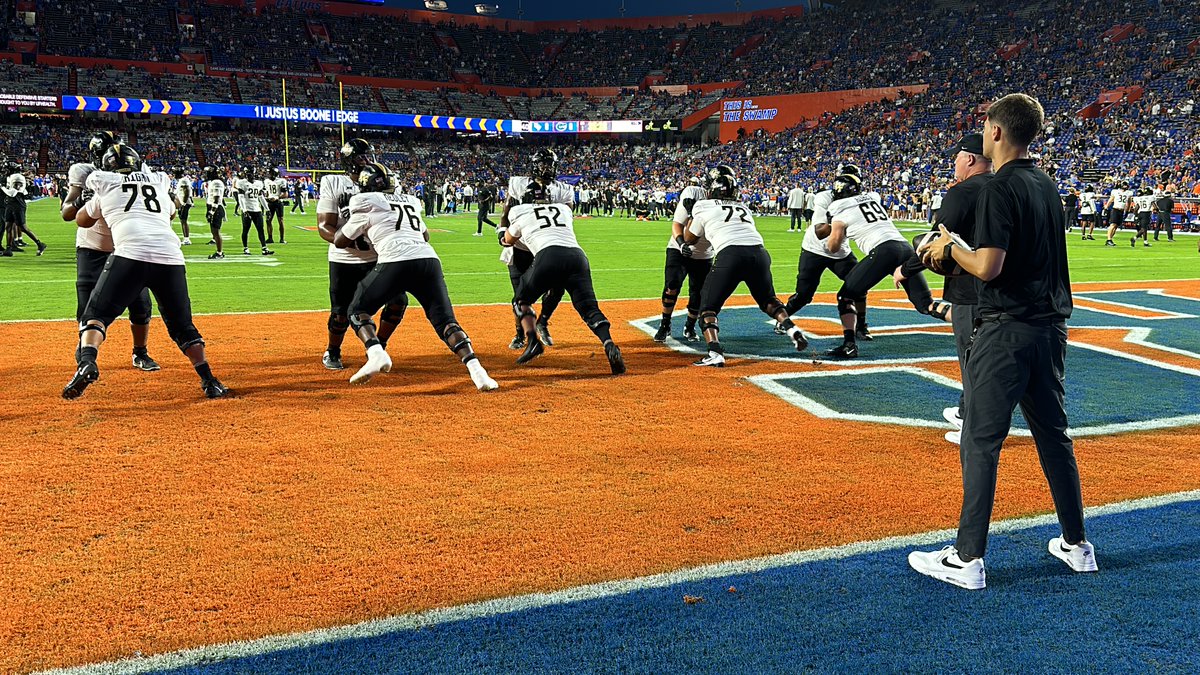 Olivia_Stacey's tweet photo. Some shots from the sidelines. #UFvsUCF @BN9 @MyNews13 https://t.co/quwahVjjWy