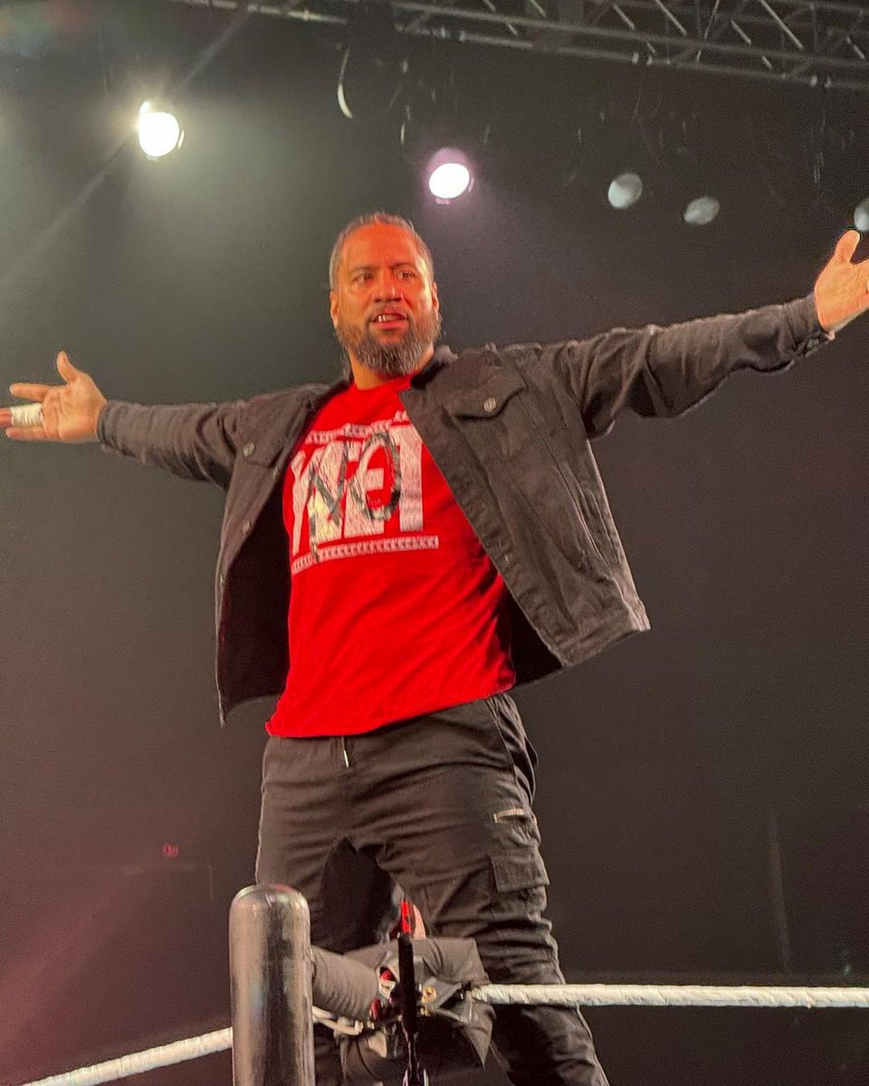Killacamron86 (@killacamron86) on Twitter photo Which one returns tonight #JimmyUso, #therock or both 
#WWEBadBlood #wwe Which one returns tonight #JimmyUso, #therock or both 
#WWEBadBlood #wwe