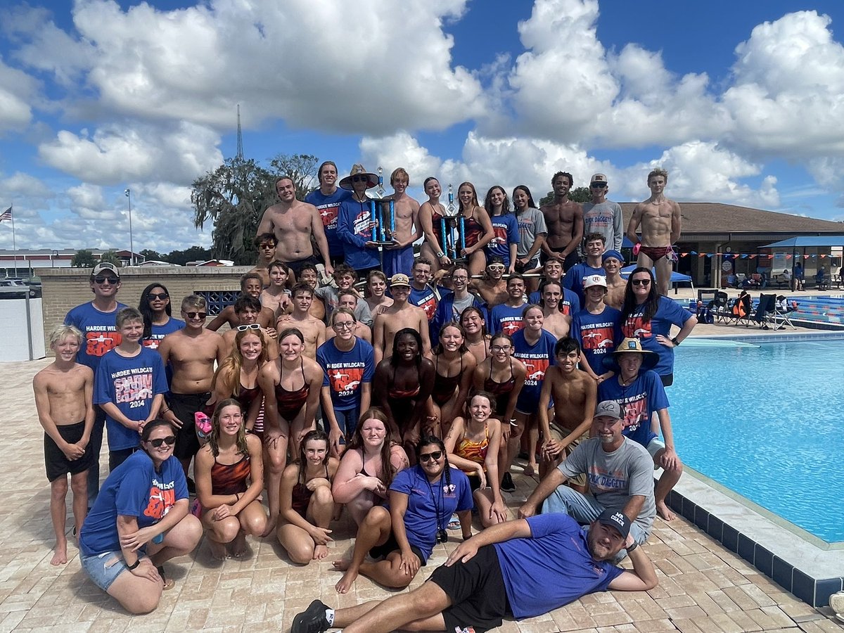 The Hardee Huddle tweet media