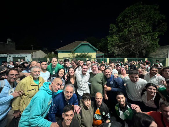 Gracias a cada socio genuino que se acercó a acompañarnos. Gracias a cada integrante de <a href="/UnidadBanfield/">Unidad Primero Banfield</a> por el trabajo. La emoción es tan grande como la responsabilidad que tenemos a partir de hoy

¡Recuperamos a #Banfield y vamos a dejar la vida para poner a en lo más alto! 💚🇳🇬